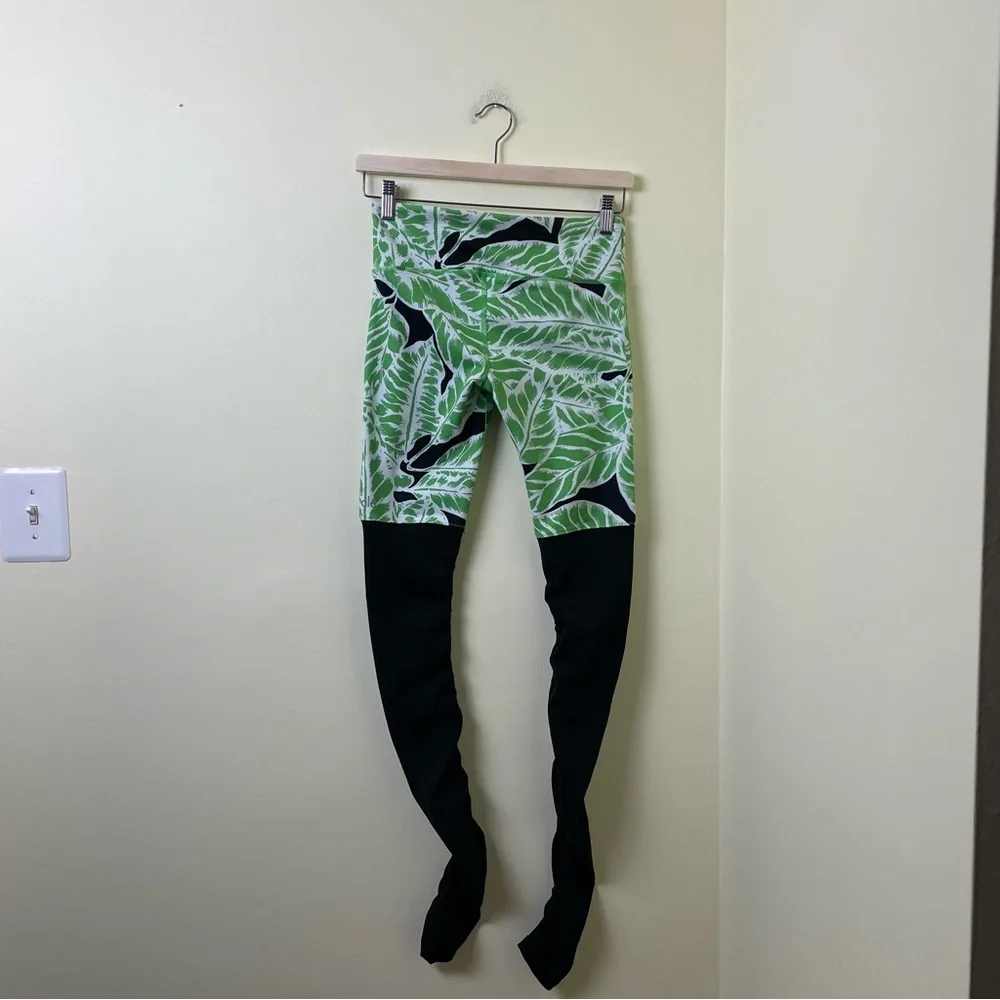 Alo Yoga Palm Springs Glow Goddess Leggings in Size XS